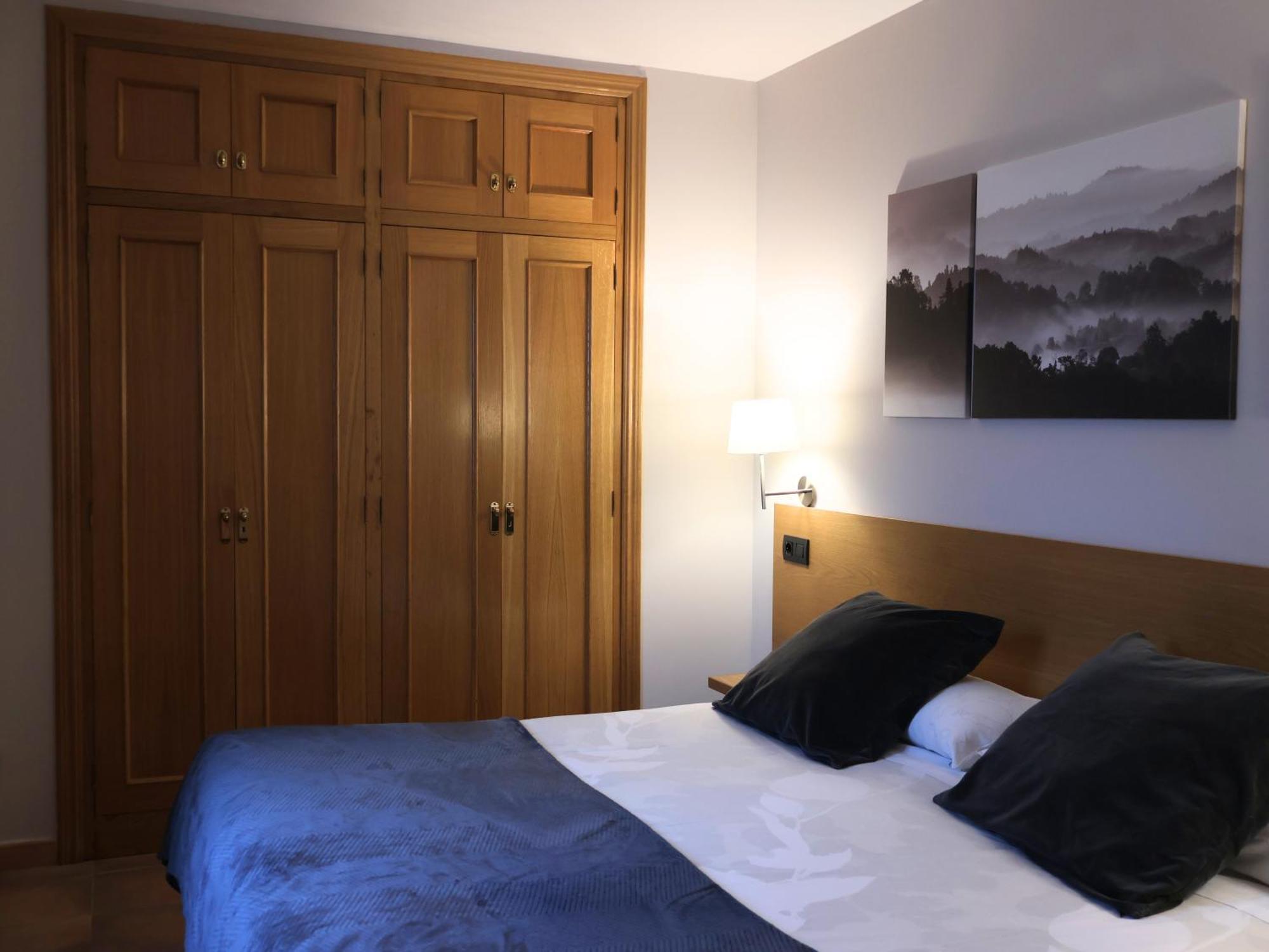 Apart-hotel El Serch 3*