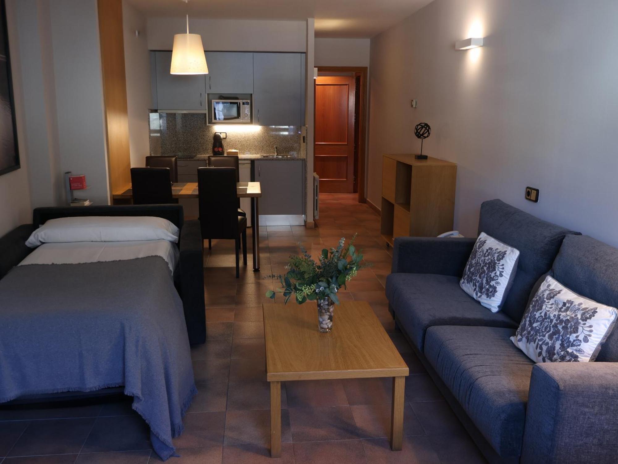 Apart-hotel El Serch 3*